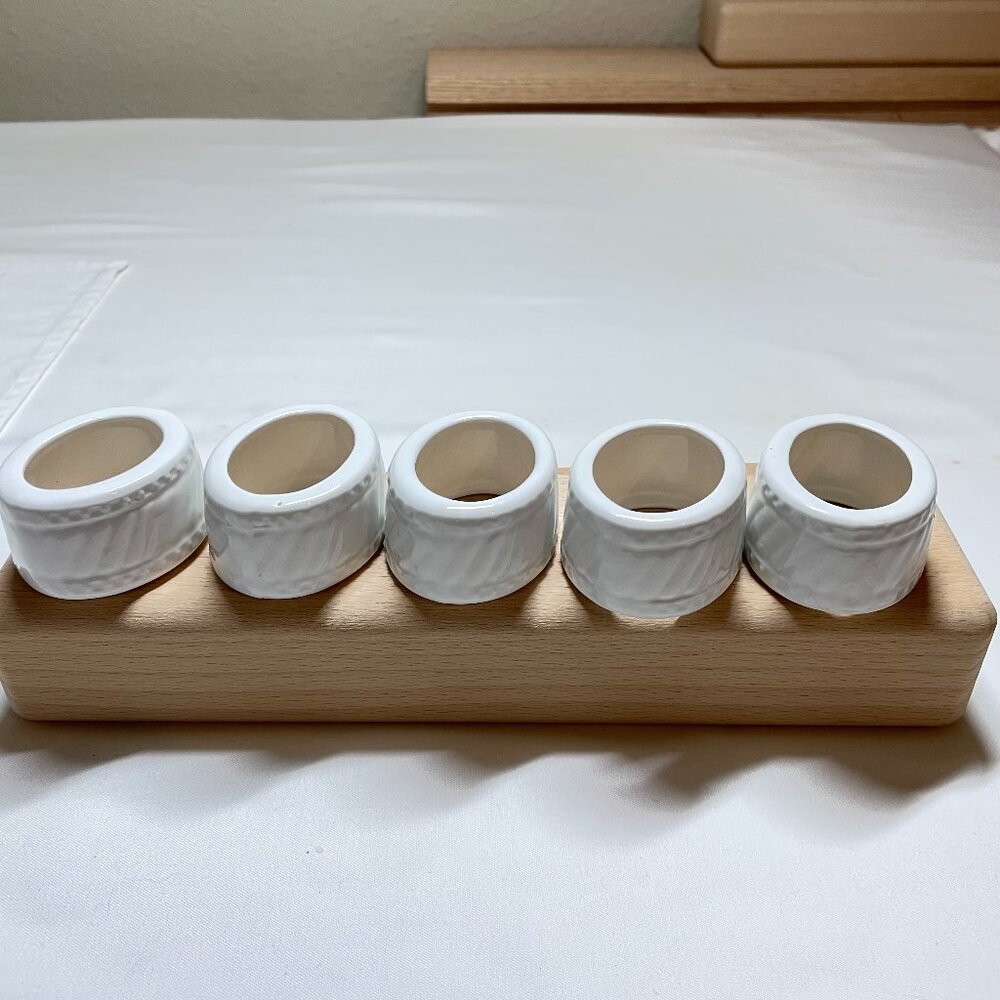 Pier 1 Off-White ceramic napkin rings (5) (JCL10)